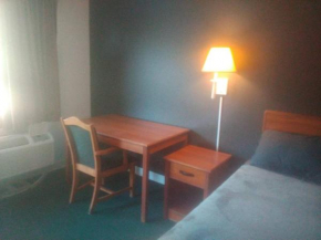 Hotel King Bed Hotel Studio 238 & Hot Tub